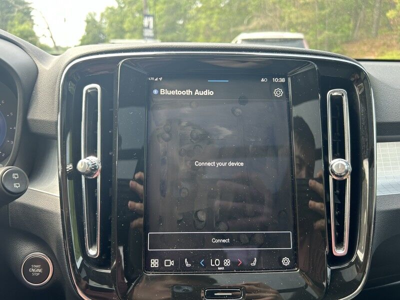 2025 Volvo XC40 Core Bright Theme - LIKE NEW - PANORAMIC SUNROOF Webster MA