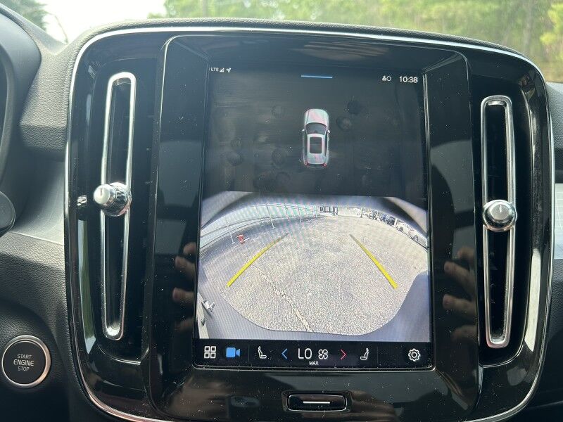 2025 Volvo XC40 Core Bright Theme - LIKE NEW - PANORAMIC SUNROOF Webster MA