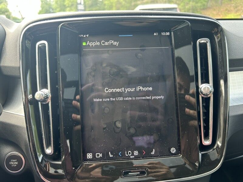 2025 Volvo XC40 Core Bright Theme - LIKE NEW - PANORAMIC SUNROOF Webster MA