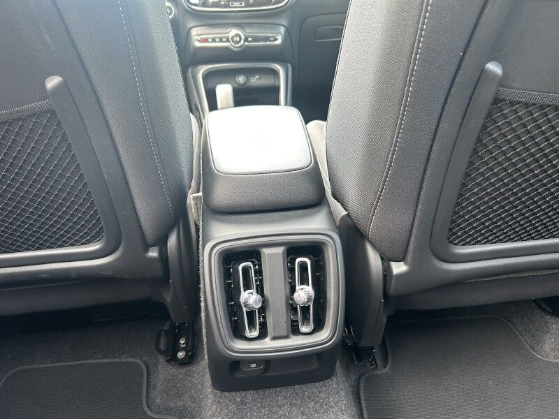 2025 Volvo XC40 Core Bright Theme - LIKE NEW - PANORAMIC SUNROOF Webster MA