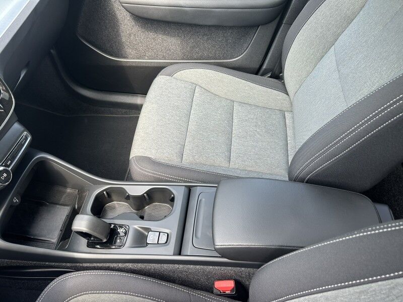 2025 Volvo XC40 Core Bright Theme - LIKE NEW - PANORAMIC SUNROOF Webster MA