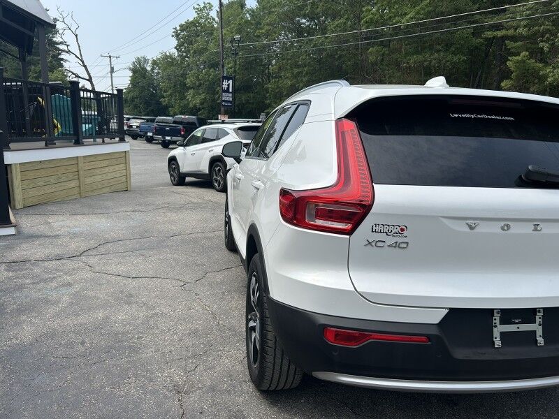 2025 Volvo XC40 Core Bright Theme - LIKE NEW - PANORAMIC SUNROOF Webster MA