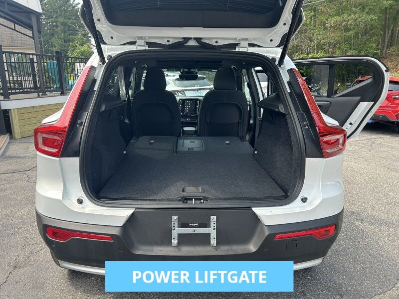 2025 Volvo XC40 Core Bright Theme - LIKE NEW - PANORAMIC SUNROOF Webster MA