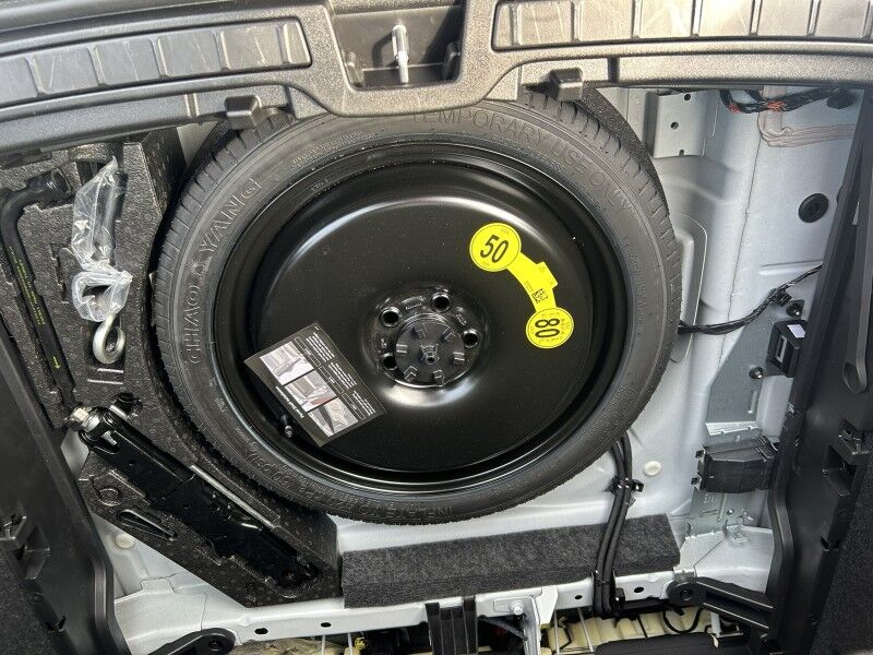 2025 Volvo XC40 Core Bright Theme - LIKE NEW - PANORAMIC SUNROOF Webster MA