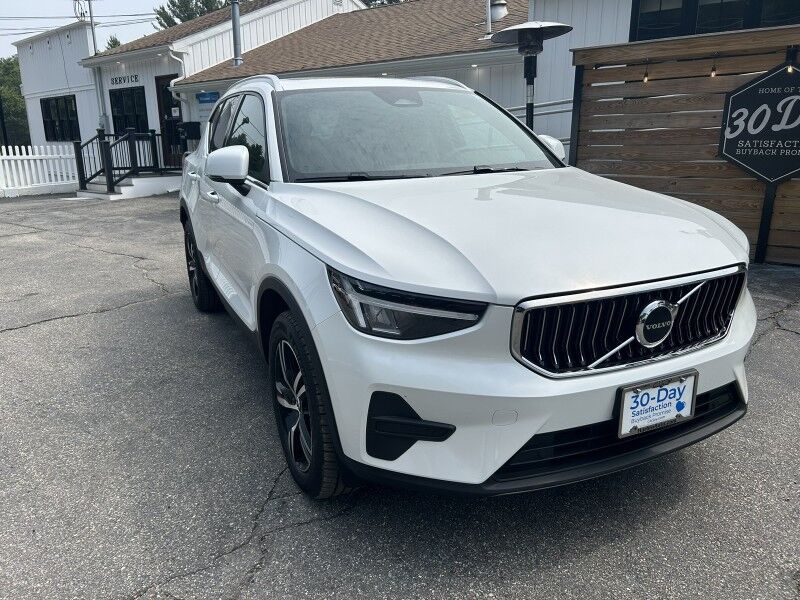 2025 Volvo XC40 Core Bright Theme - LIKE NEW - PANORAMIC SUNROOF Webster MA