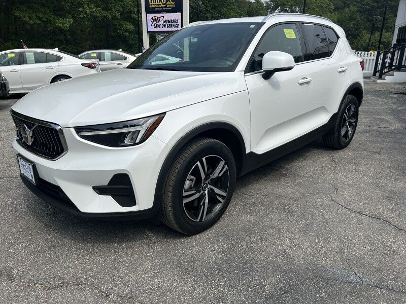 2025 Volvo XC40 Core Bright Theme - LIKE NEW - PANORAMIC SUNROOF Webster MA
