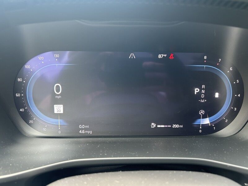 2025 Volvo XC40 Core Bright Theme - LIKE NEW - PANORAMIC SUNROOF Webster MA