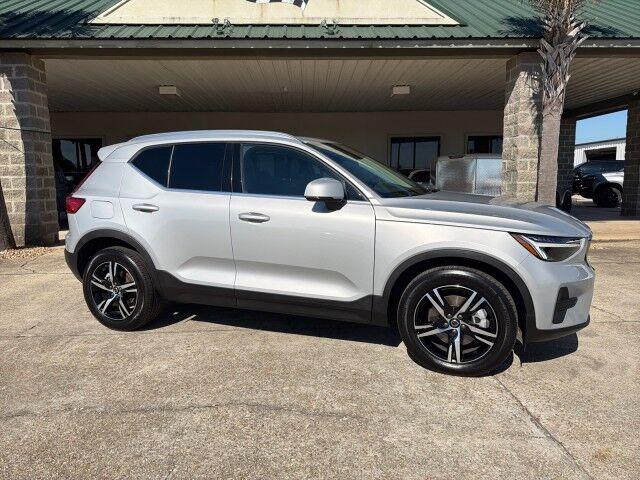 2025 Volvo XC40 Core Bright Theme