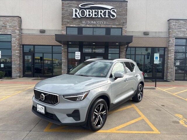 2025 Volvo XC40 Core Bright Theme