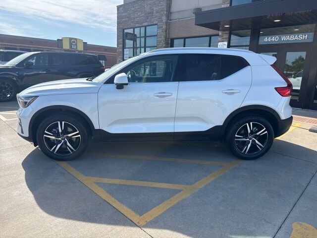 2025 Volvo XC40 Core Bright Theme