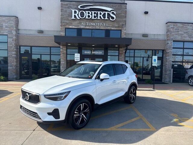 2025 Volvo XC40 Core Bright Theme