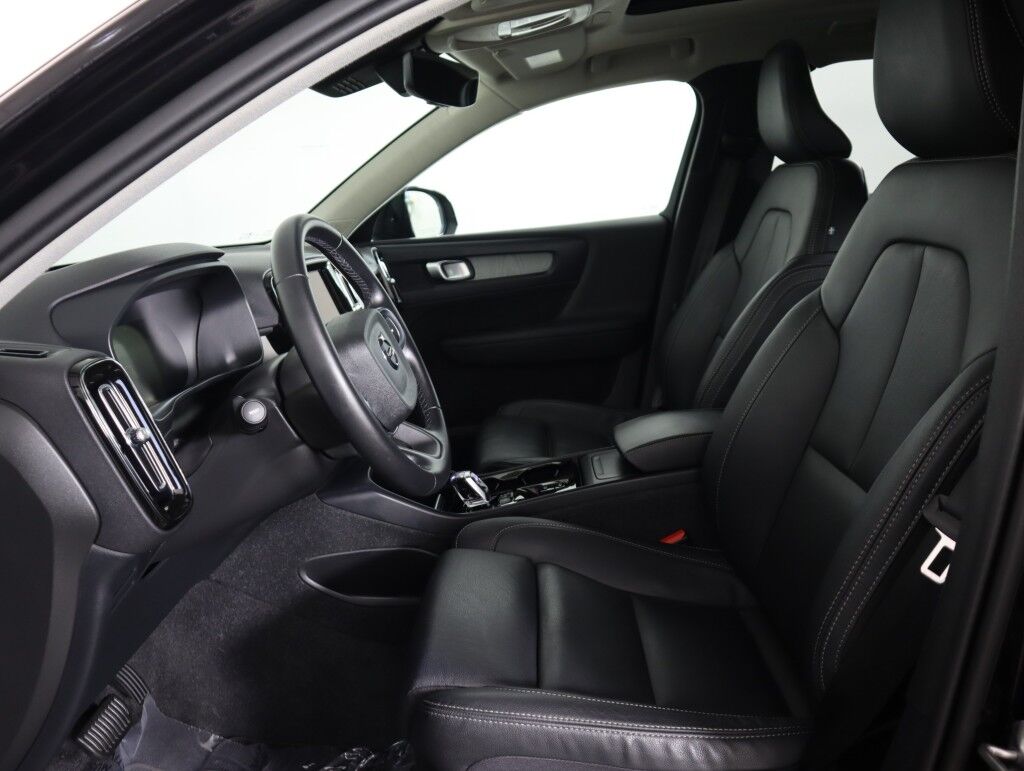 2025 Volvo XC40 Dark Theme AWD Maumee OH