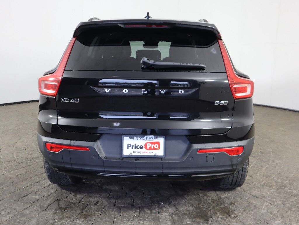 2025 Volvo XC40 Dark Theme AWD Maumee OH
