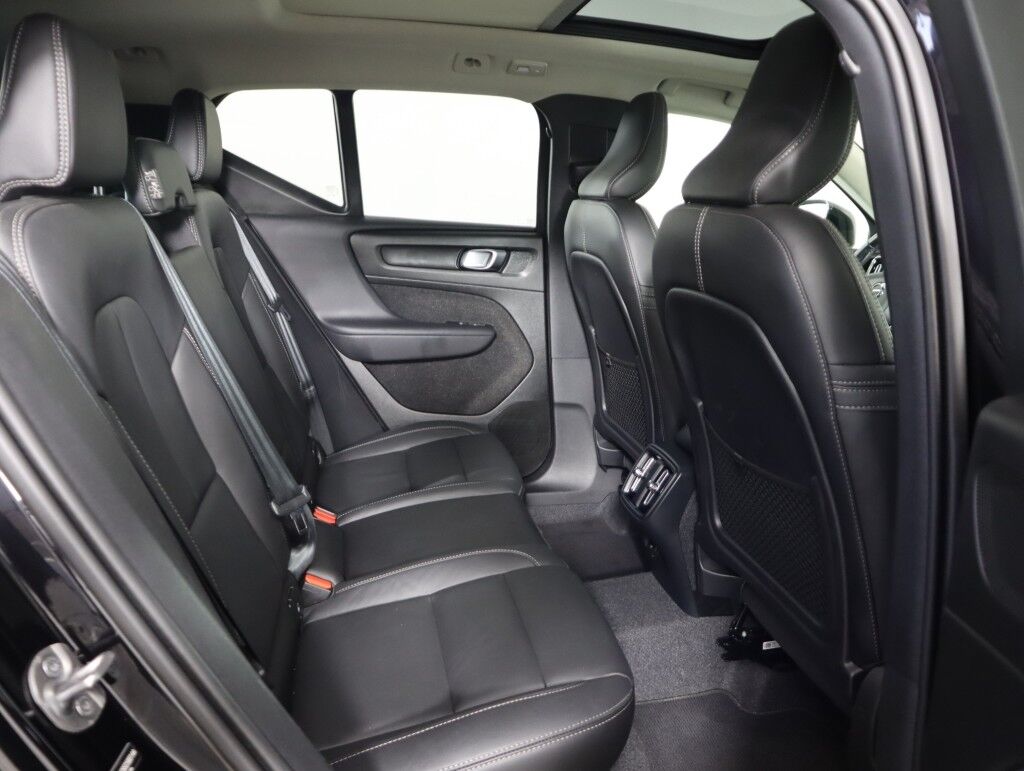 2025 Volvo XC40 Dark Theme AWD Maumee OH