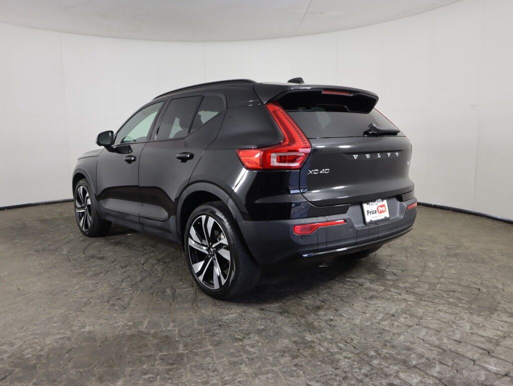 2025 Volvo XC40 Dark Theme AWD Maumee OH