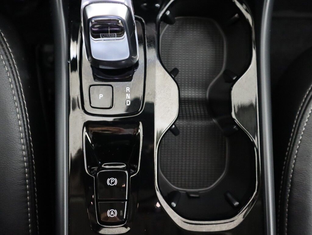 2025 Volvo XC40 Dark Theme AWD Maumee OH