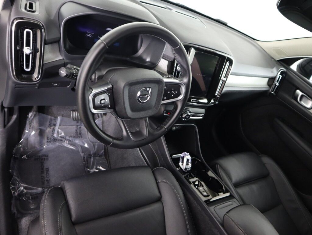 2025 Volvo XC40 Dark Theme AWD Maumee OH