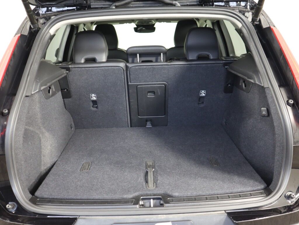 2025 Volvo XC40 Dark Theme AWD Maumee OH