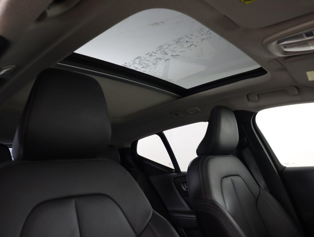 2025 Volvo XC40 Dark Theme AWD Maumee OH