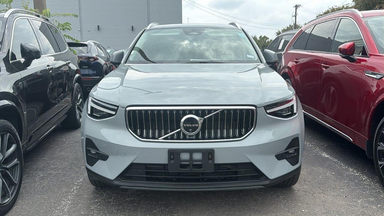 2025 Volvo XC40 Plus Bright Theme