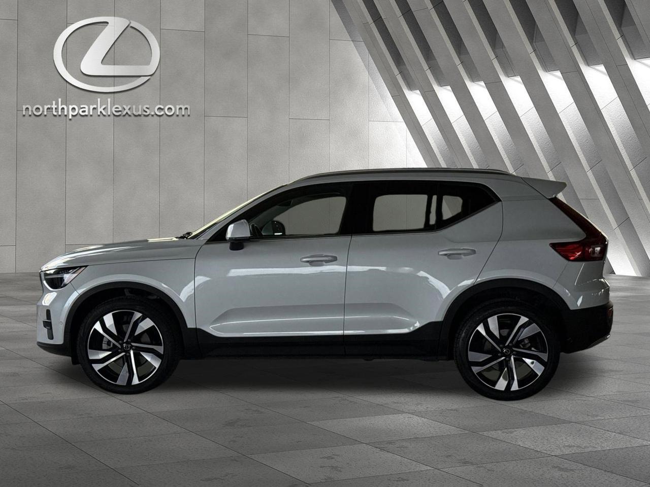 2025 Volvo XC40