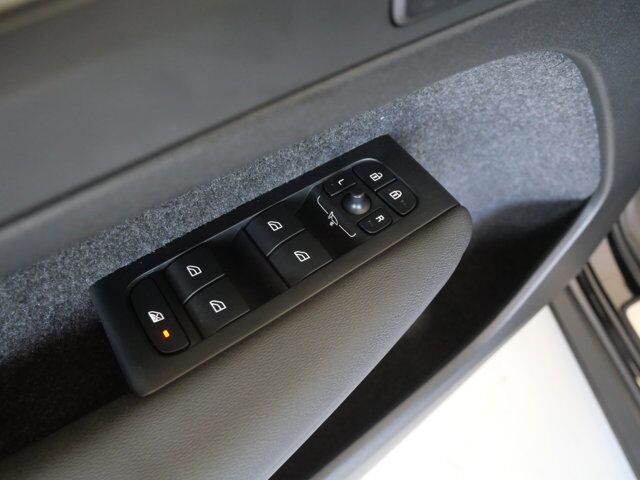 2025 Volvo XC40 Plus Dark Theme San Juan TX
