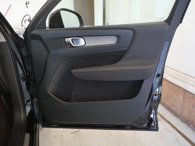 2025 Volvo XC40 Plus Dark Theme San Juan TX