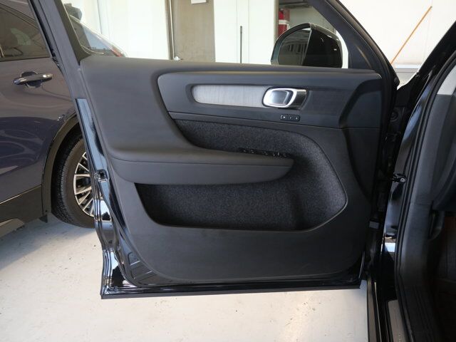2025 Volvo XC40 Plus Dark Theme San Juan TX