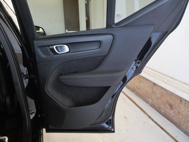 2025 Volvo XC40 Plus Dark Theme San Juan TX