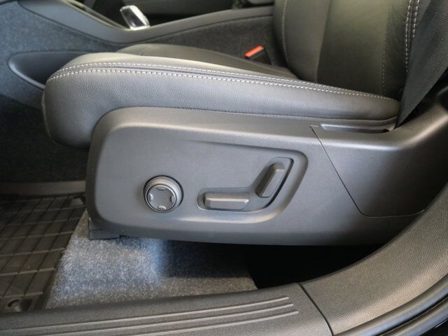2025 Volvo XC40 Plus Dark Theme San Juan TX