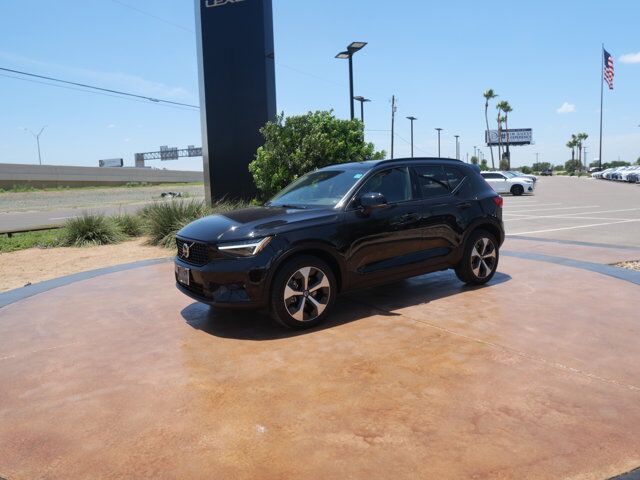 2025 Volvo XC40 Plus Dark Theme San Juan TX