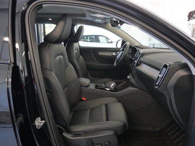 2025 Volvo XC40 Plus Dark Theme San Juan TX