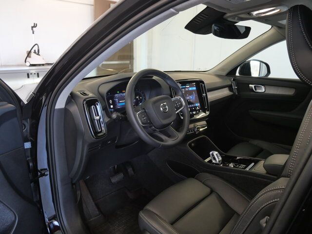 2025 Volvo XC40 Plus Dark Theme San Juan TX