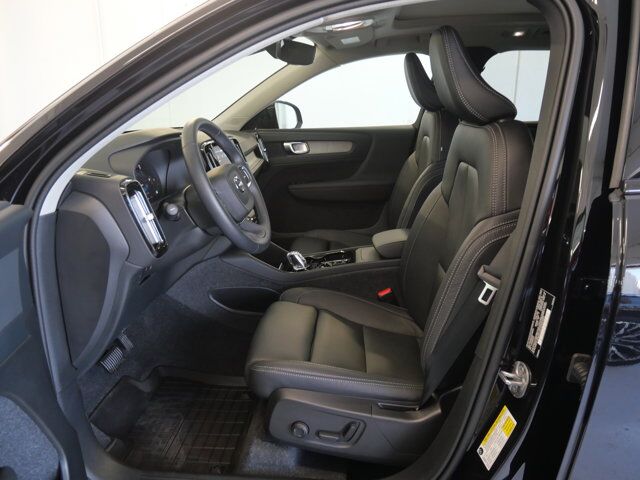 2025 Volvo XC40 Plus Dark Theme San Juan TX