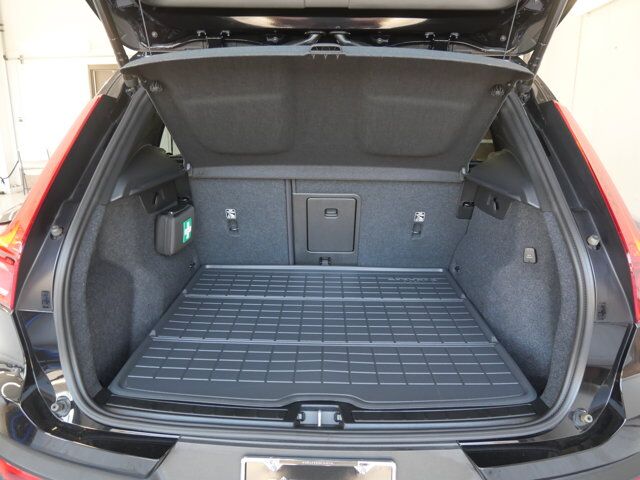 2025 Volvo XC40 Plus Dark Theme San Juan TX