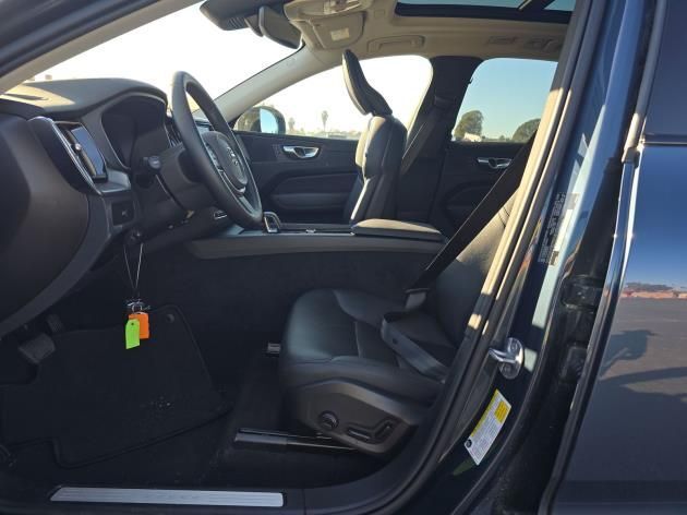 2025 Volvo XC60 2025 Volvo XC60 B5 Hybrid AWD CORE | High Performance Audio * Portland OR