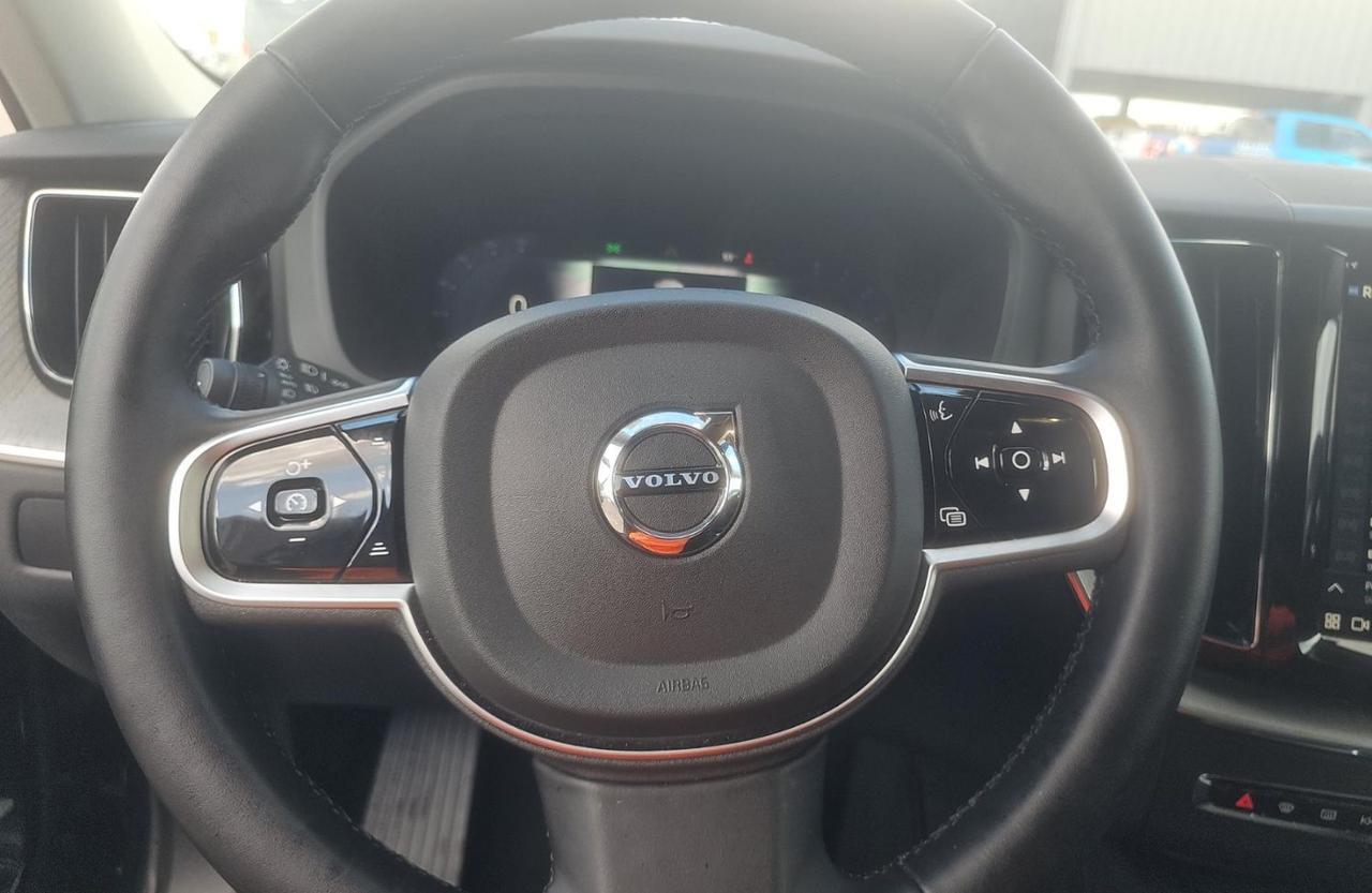 2025 Volvo XC60 B5 AWD Hybrid PLUS w/High Performance Audio, Climate Package * Portland OR