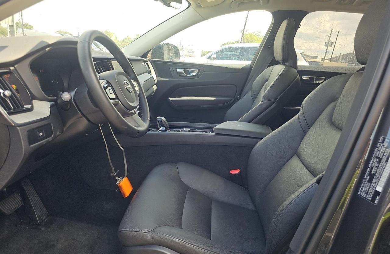 2025 Volvo XC60 B5 AWD Hybrid PLUS w/High Performance Audio, Pilot Assist, 360 Cam, 4 Heated Seats & Wheel Portland OR