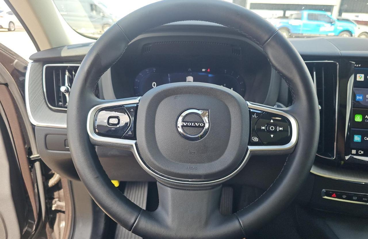 2025 Volvo XC60 B5 AWD Hybrid PLUS w/High Performance Audio, Pilot Assist, 360 Cam, 4 Heated Seats & Wheel Portland OR