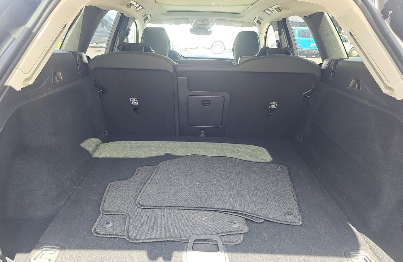 2025 Volvo XC60 B5 AWD Hybrid PLUS w/High Performance Audio, Pilot Assist, 360 Cam, 4 Heated Seats & Wheel Portland OR