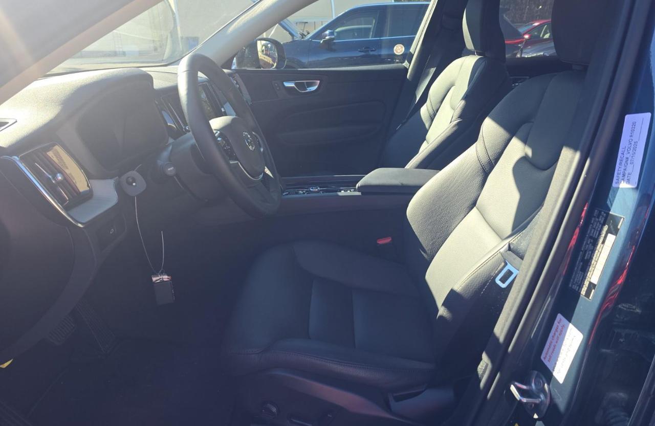 2025 Volvo XC60 B5 AWD Hybrid PLUS w/High Performance Audio, Pilot Assist, 360 Cam, 4 Heated Seats & Wheel Portland OR