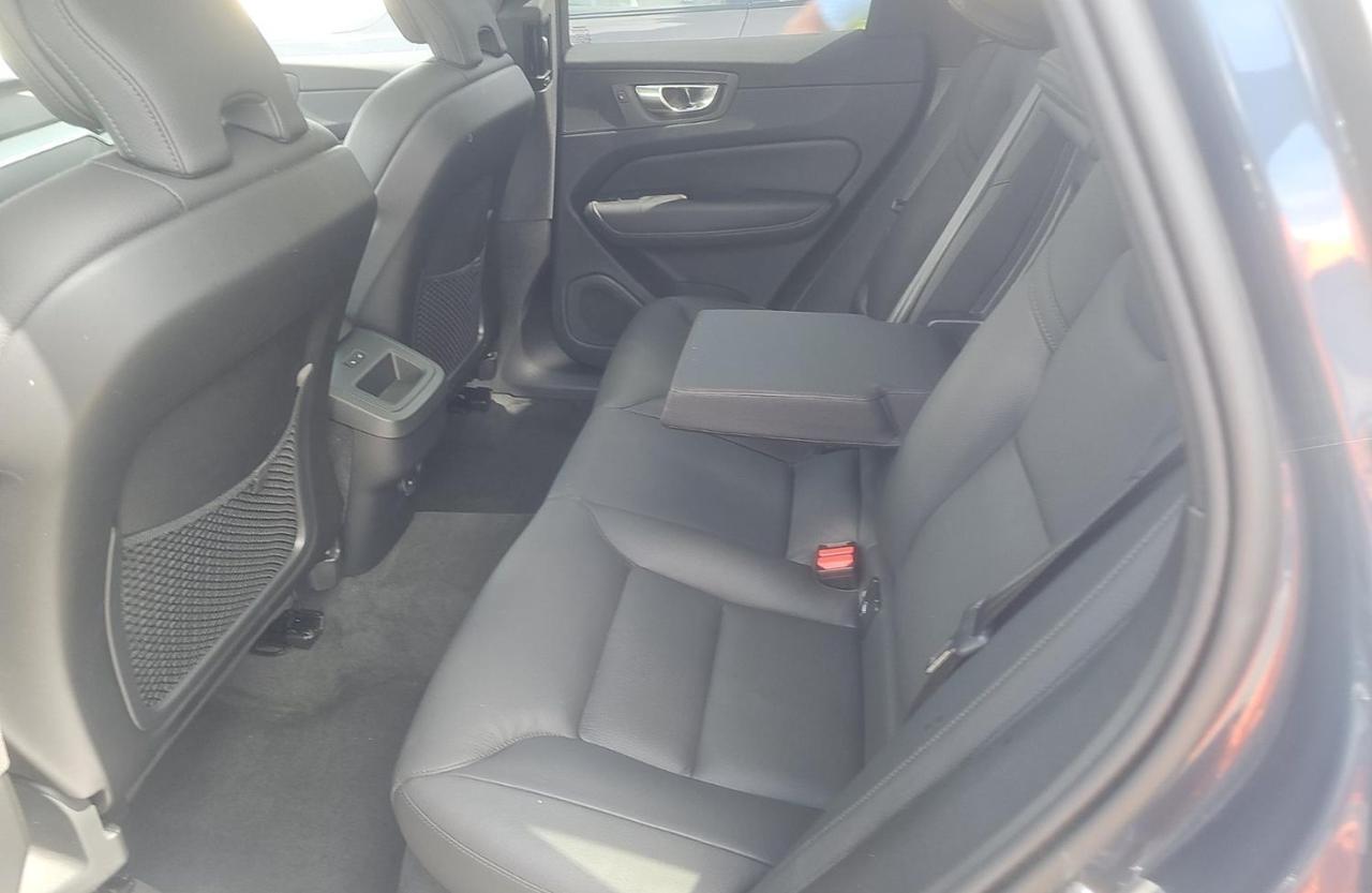 2025 Volvo XC60 B5 AWD Hybrid PLUS w/High Performance Audio, Pilot Assist, 360 Cam, 4 Heated Seats & Wheel Portland OR