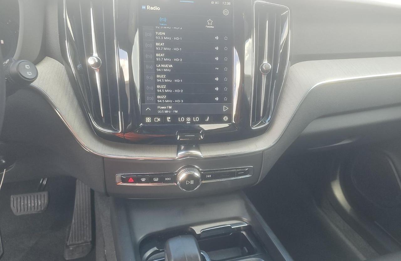 2025 Volvo XC60 B5 AWD Hybrid PLUS w/High Performance Audio, Pilot Assist, 360 Cam, 4 Heated Seats & Wheel Portland OR