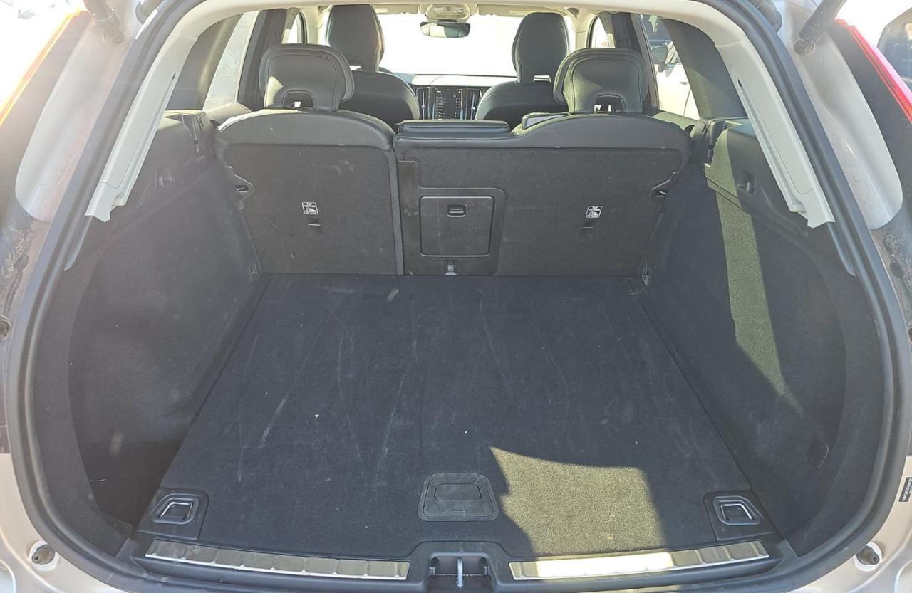 2025 Volvo XC60 B5 AWD Hybrid PLUS w/High Performance Audio, Pilot Assist, 360 Cam, Heated Leather Seats & Pano Roof Portland OR