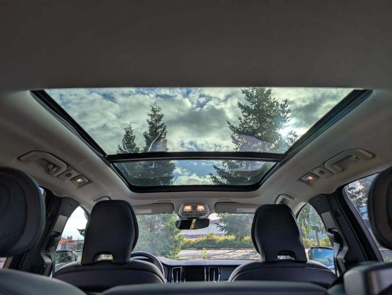 2025 Volvo XC60 B5 AWD Hybrid PLUS w/High Performance Audio, Pilot Assist, 360 Cam, Heated Leather Seats & Pano Roof Portland OR