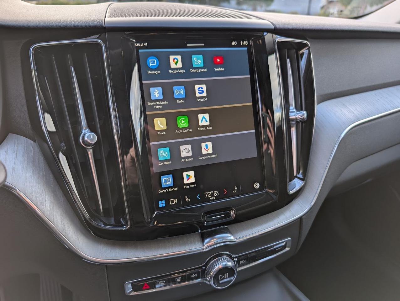 2025 Volvo XC60 B5 AWD Hybrid PLUS w/High Performance Audio, Pilot Assist, 360 Cam, Heated Leather Seats & Pano Roof Portland OR