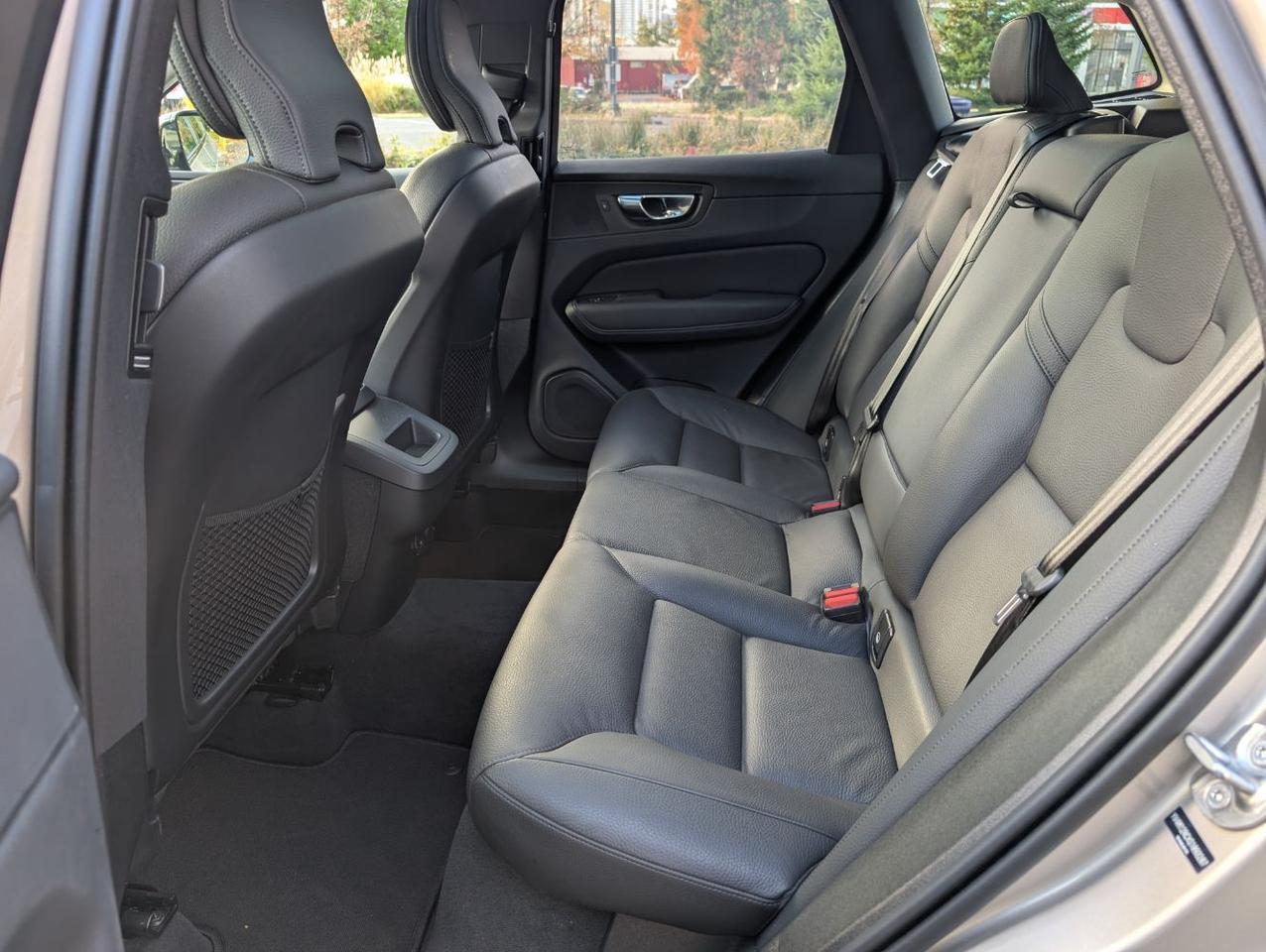 2025 Volvo XC60 B5 AWD Hybrid PLUS w/High Performance Audio, Pilot Assist, 360 Cam, Heated Leather Seats & Pano Roof Portland OR