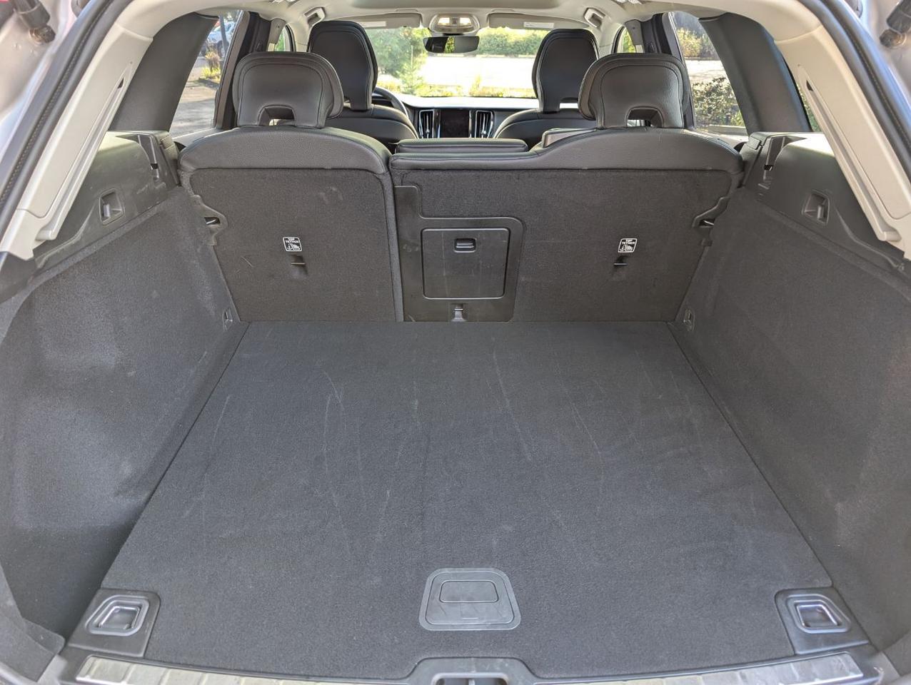 2025 Volvo XC60 B5 AWD Hybrid PLUS w/High Performance Audio, Pilot Assist, 360 Cam, Heated Leather Seats & Pano Roof Portland OR