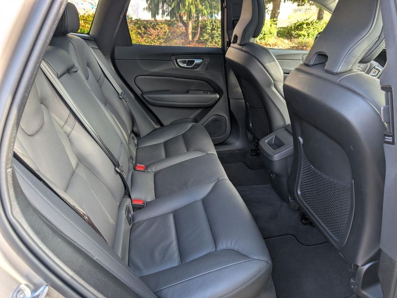 2025 Volvo XC60 B5 AWD Hybrid PLUS w/High Performance Audio, Pilot Assist, 360 Cam, Heated Leather Seats & Pano Roof Portland OR