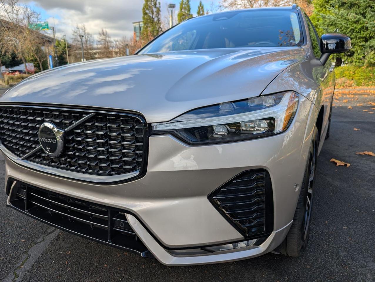 2025 Volvo XC60 B5 AWD Hybrid PLUS w/High Performance Audio, Pilot Assist, 360 Cam, Heated Leather Seats & Pano Roof Portland OR